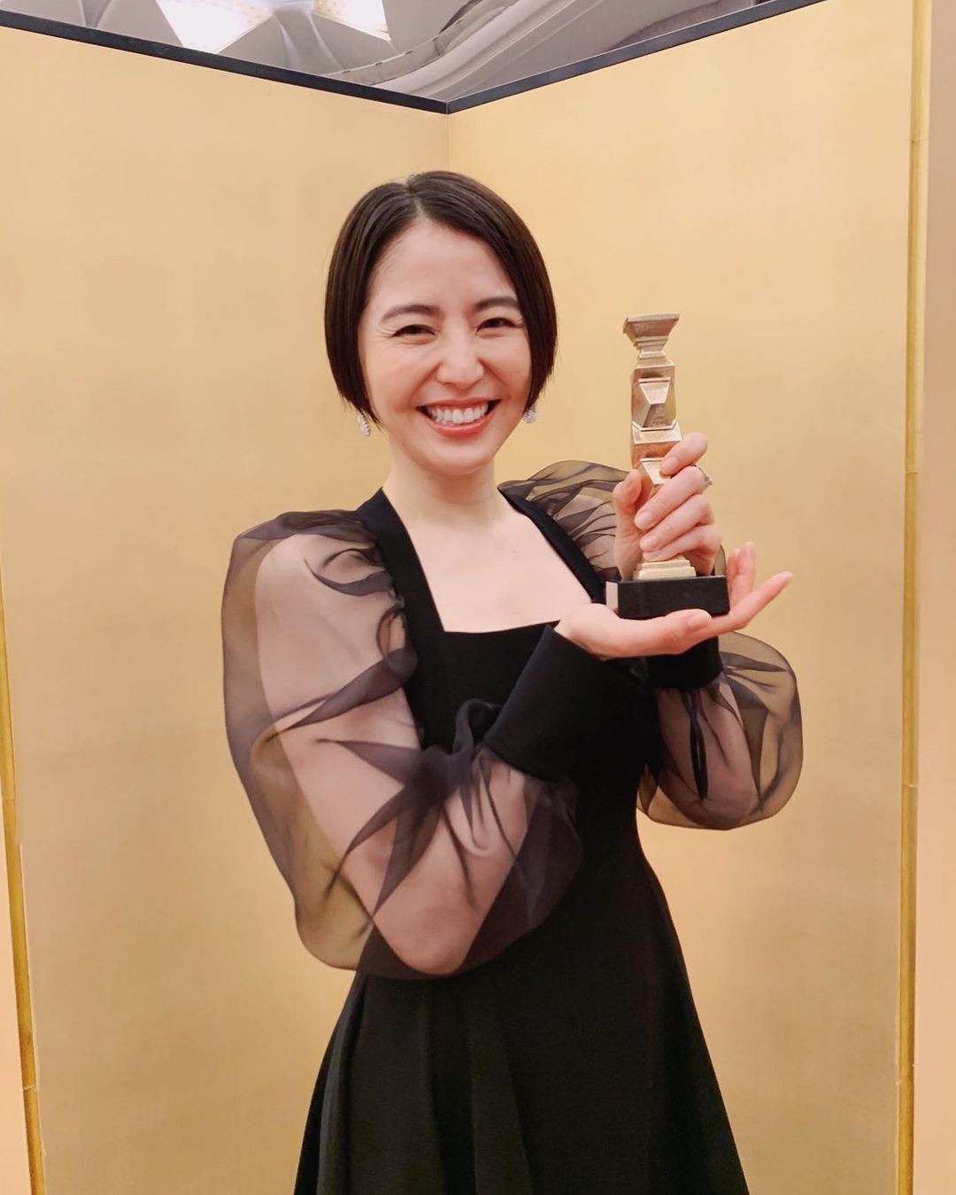 被封國民女神！她靠「青澀初戀系臉蛋」爆紅　昔被爆父女戀「近況讓網看呆」