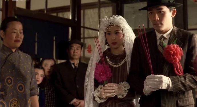 退圈33年無消息！她曾演梁朝偉妻子「清秀模樣惹人疼」　嫁青梅竹馬尪「為愛移居美國近況曝」