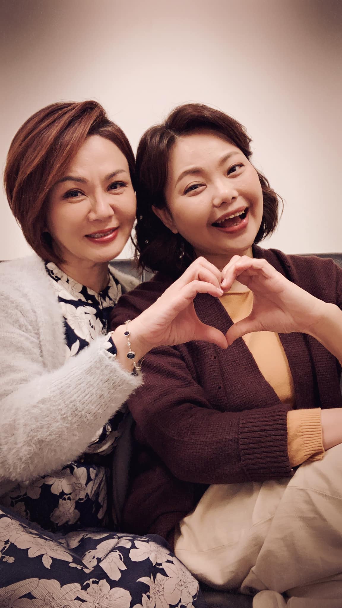父母皆聾啞人！51歲金鐘女星「曾怨媽媽只會吱吱叫」母愛很沉重　慶幸「伴母到最後一刻」其實很幸福