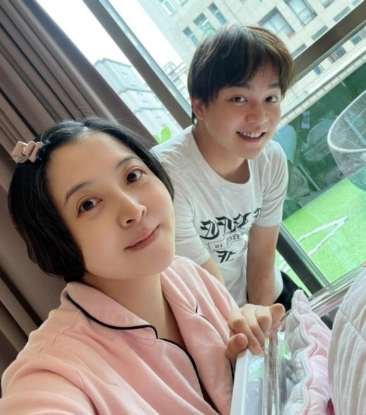 41歲高齡產子！本土女星怕飄嬸味「咬牙狂鏟24公斤」暈眩站不住　「差點傷到孩子」嚇出冷汗：兒子在哭