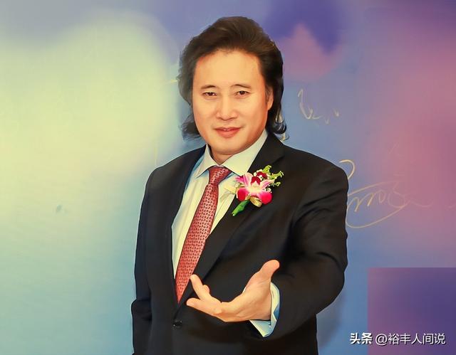 母親突離世！62歲歌手「大辦熱鬧葬禮」滿臉笑容　畫面曝光「被網友罵翻」知情人心疼：這才是真的孝順