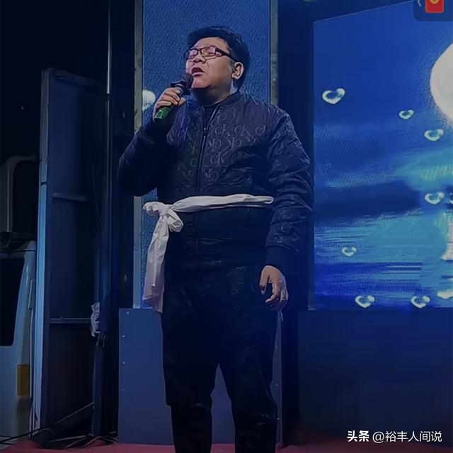 母親突離世！62歲歌手「大辦熱鬧葬禮」滿臉笑容　畫面曝光「被網友罵翻」知情人心疼：這才是真的孝順