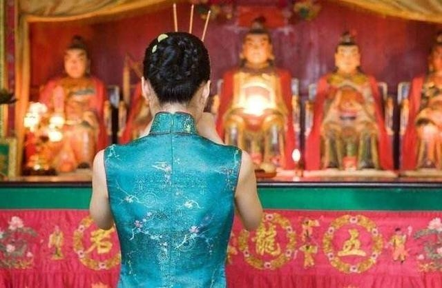 至親突然走了！妻子突沉迷宗教「一周三天跑佛堂」連孩子都疏遠　專家急勸「千萬別阻止」避免1行為