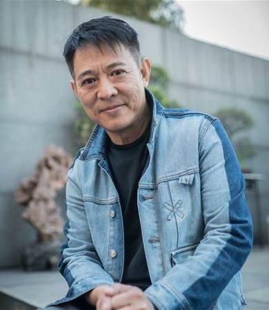 照顧四手足！59歲天王「高薪聘親哥當司機」私下保護有加　「大姊誇弟弟撐全家」成名不忘恩