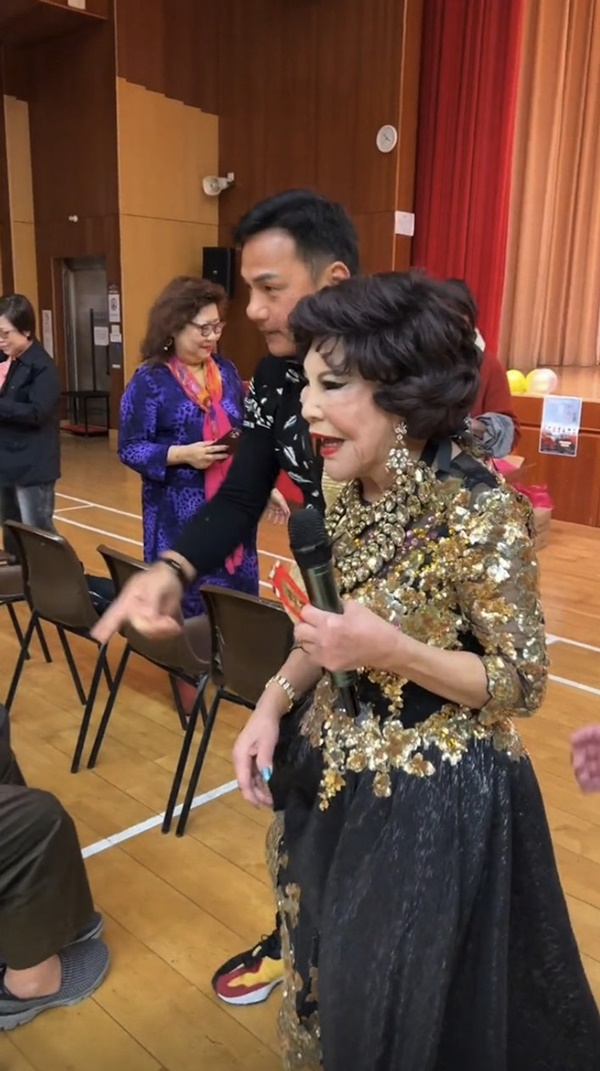 當50年情婦！資深女星分手後「嫁小5歲尪」姊弟戀維持39年　「偕夫移民美國」自爆：前任有留一筆遺產