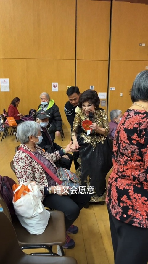 當50年情婦！資深女星分手後「嫁小5歲尪」姊弟戀維持39年　「偕夫移民美國」自爆：前任有留一筆遺產