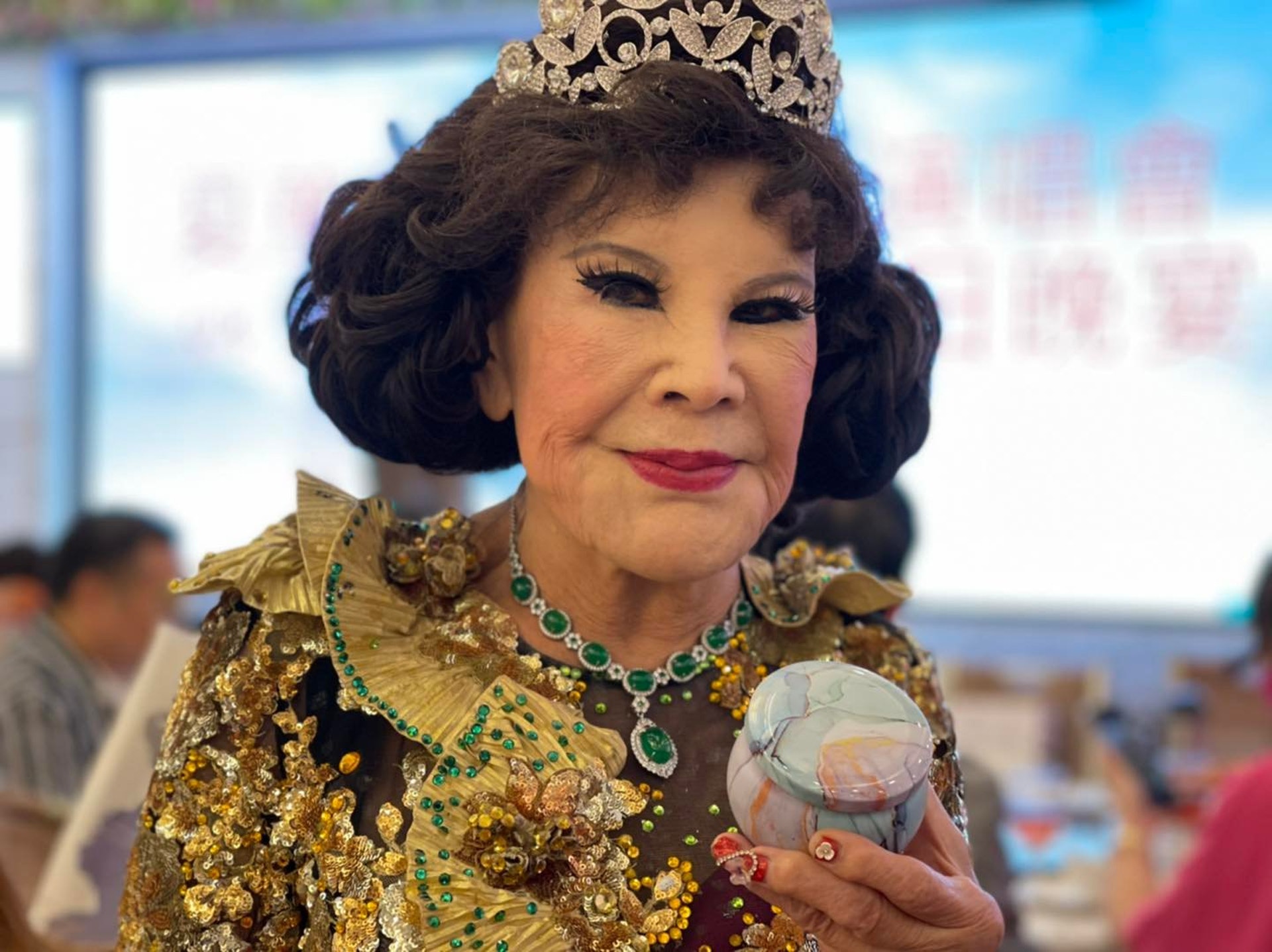當50年情婦！資深女星分手後「嫁小5歲尪」姊弟戀維持39年　「偕夫移民美國」自爆：前任有留一筆遺產