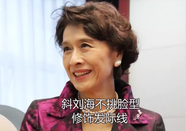 美到移不開眼！資深女星「77歲照樣優雅」靠細節氣質加分　「穿衣要留白」配戴1物身材比例變好
