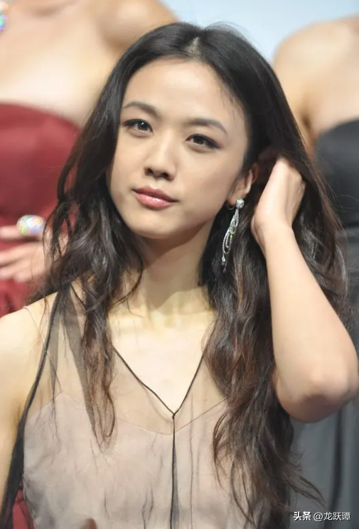 搭檔梁朝偉爆紅！43歲女星成名被消失「奠定影后地位」　「移居韓國當農婦」種田養雞好愜意