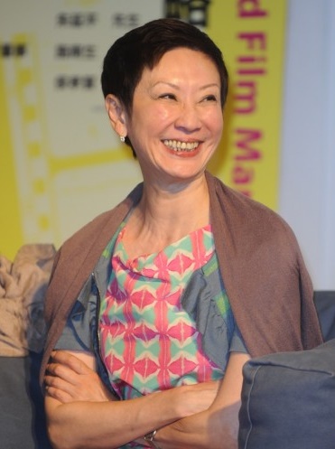 無悔付出一場空！三金名導「棄30年正宮」火速戀上小30歲女友　「連林青霞都抱不平」兩人越愛越大方