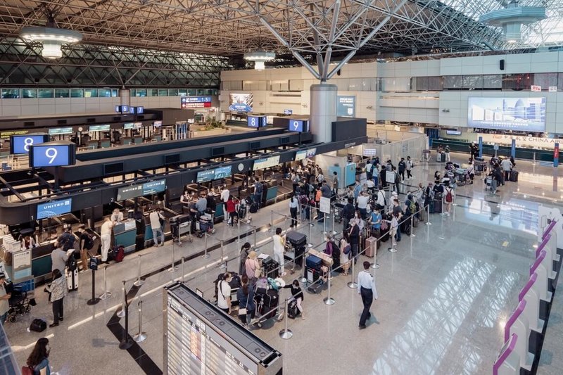 沒聽到機場廣播！媽媽錯過班機「來不及趕去陪考」兒子慘落榜　她氣炸「把機場告上法院」判決結果出爐