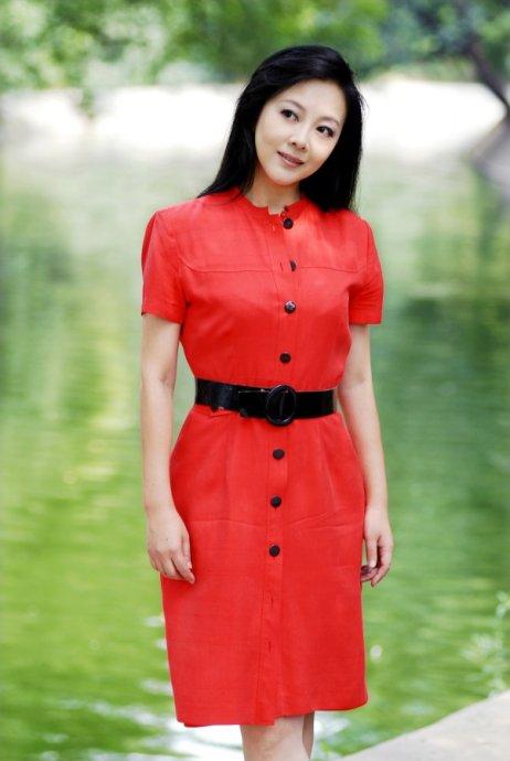 當紅女演員成通緝犯！她遭陷害「被離婚淨身出戶」一無所有　前夫猝逝「她現身扶靈」一番話惹心疼