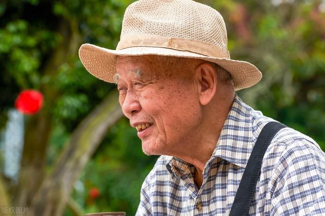 苦了好多年！老伴臨終前「讓我牢記一句話」現在才明白　66歲「照做生活大逆轉」：真的變幸福了