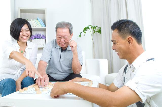 苦了好多年！老伴臨終前「讓我牢記一句話」現在才明白　66歲「照做生活大逆轉」：真的變幸福了