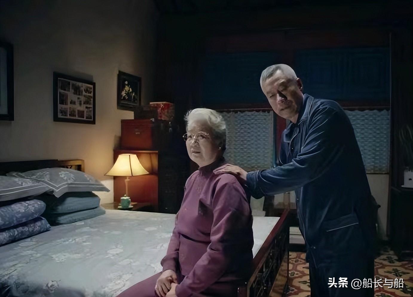 獨子買房錢不夠！我想著「拿出225萬積蓄」幫他補足餘款　卻無意聽到「兒媳講電話」我轉身帶錢離開
