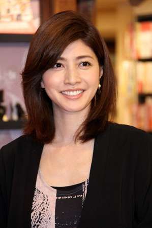 曾是全國的夢中情人！絕美女星「為愛引退卻被家暴」　49歲「氣質美貌正翻」現任男友身分驚人