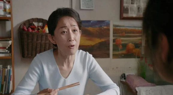 媽讓無業兒免費吃住！女兒卻要「上繳一半薪水」當生活費　她拒多做1事「回家一看愣住」：我該怎麼辦