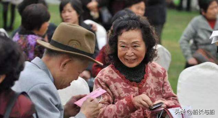 再婚老伴出軌交誼舞伴！大爺發現後卻裝不知情　每晚「做出1行為」讓對方精神崩潰：最狠的報復