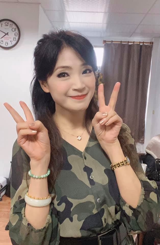 為父母終生不嫁！玉女歌手「歡慶56歲生日」單身至今　突驚喜爆「已當媽兒孫滿堂」現況曝