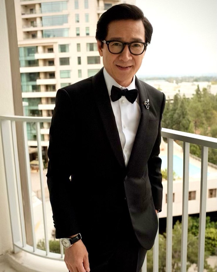 浮沉30年熬出頭！51歲綠葉男星奪奧斯卡「手握小金人」激動吶喊　鄭平君曝「他來台拍過八點檔」：是我同事