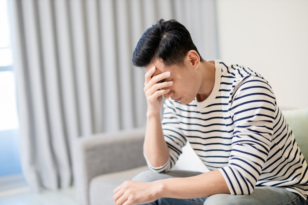 一轉頭就頭暈!40歲運將以為太累了「檢查竟罹大腸癌」 醫列「6大典型症狀」警告:都很容易忽略