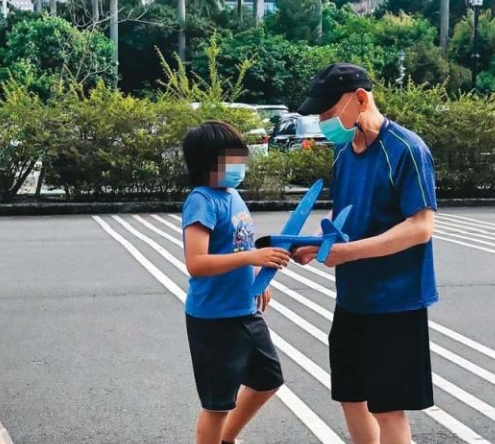 為千萬遺產撕破臉！71歲影帝離世「長女槓上小33歲後母」　兩人失控「靈堂前大打出手」導火線曝光