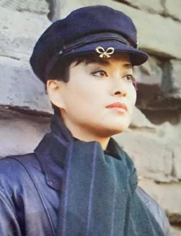 知名女歌手39歲才結婚！丈夫離世後留下「一雙未成年兒女」和260億遺產　她吞藥輕生：人生太凄苦