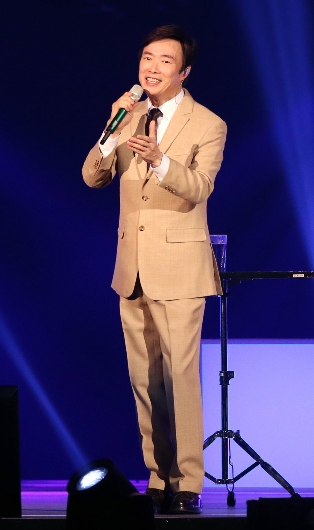 退休不遊山玩水！費玉清「封麥3年近況曝」絕不做兩件事　摯友爆「常來串門子」小哥完全都沒變