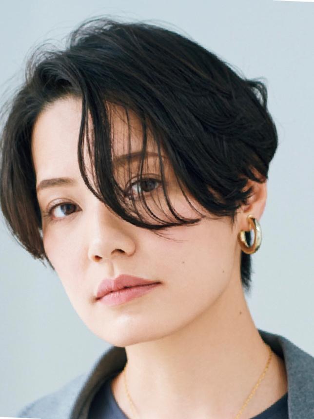 熟齡女性必試！5款「不過肩」髮型打造知性優雅氣質，顯臉小又時髦