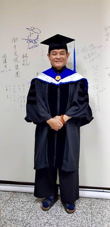 去年才碩士畢業！許效舜公開好消息「考上名校博士班」樂開懷　聽教授1句話卻嚇傻「來不及回頭了」