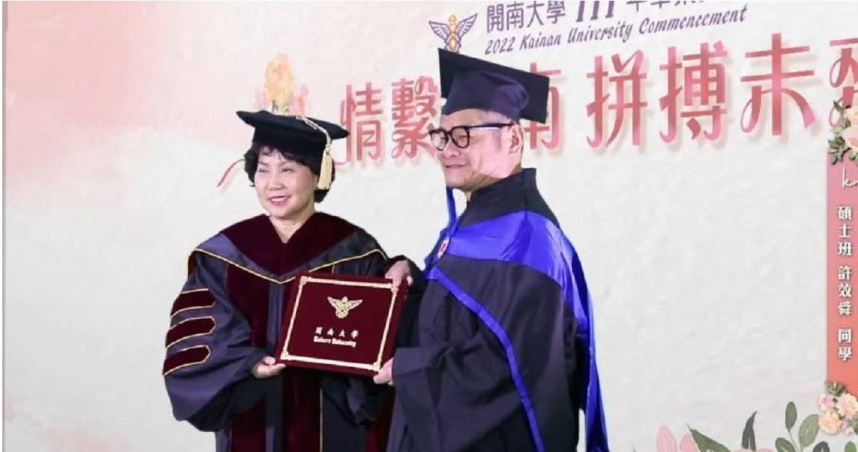 去年才碩士畢業！許效舜公開好消息「考上名校博士班」樂開懷　聽教授1句話卻嚇傻「來不及回頭了」