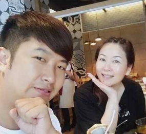 才說停經不生了！52歲張秀卿「拿到送子觀音法器」傳好消息　擲筊後落淚「一定努力當媽媽」：緣分太玄
