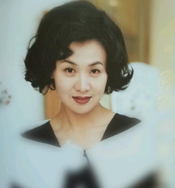 為生兒子拒絕治癌！41歲女星丟下丈夫孩子離世　讓好友「至今無法釋懷」：真是紅顏薄命