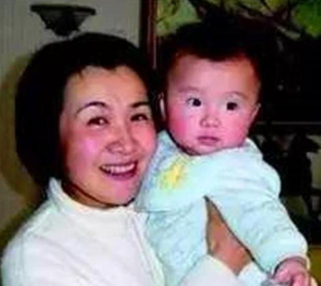為生兒子拒絕治癌！41歲女星丟下丈夫孩子離世　讓好友「至今無法釋懷」：真是紅顏薄命