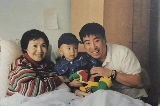 為生兒子拒絕治癌！41歲女星丟下丈夫孩子離世　讓好友「至今無法釋懷」：真是紅顏薄命