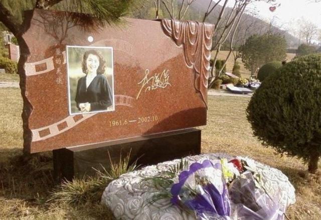 為生兒子拒絕治癌！41歲女星丟下丈夫孩子離世　讓好友「至今無法釋懷」：真是紅顏薄命