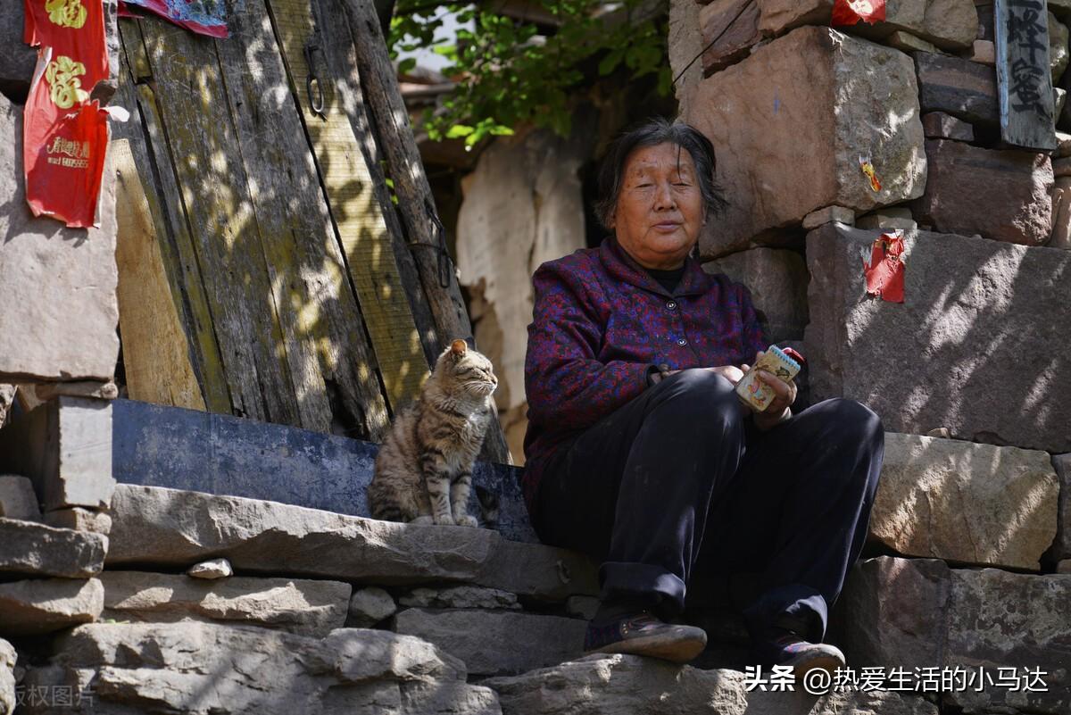 想和兒子住！我65歲「存款310萬」兩個兒子事業有成　可晚年卻活得不幸福