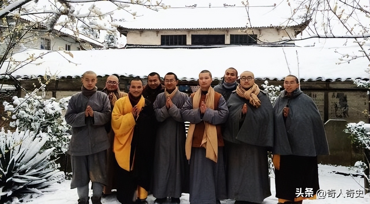 放棄百萬年薪工作！30位名校研究生「集體剃度出家」皈依佛門　一意孤行「生活現狀曝光」出人意料