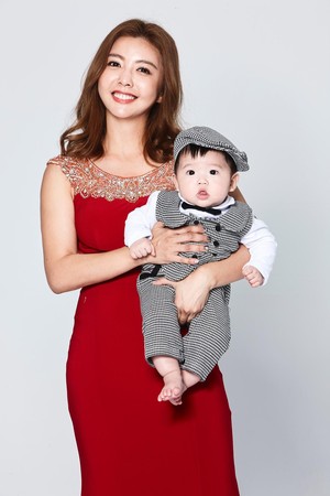 不甩懷孕禁忌！37歲女星「挺肚子跟老公恩愛」生下兒子　1個月後「看到孩子的臉嚇歪」再也不敢鐵齒