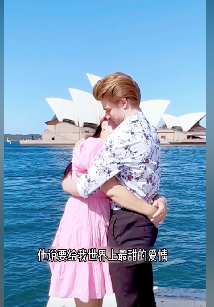 捧鮮花告白被征服！44歲阿姨戀上「26歲外國帥男友」狂放閃　被酸「配不上」她霸氣反擊