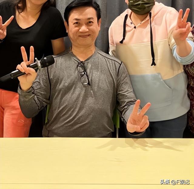 同學是梁朝偉！資深綠葉「入行40年遲遲紅不了」轉行做生意　「一夕虧損上百萬」破產重頭來過