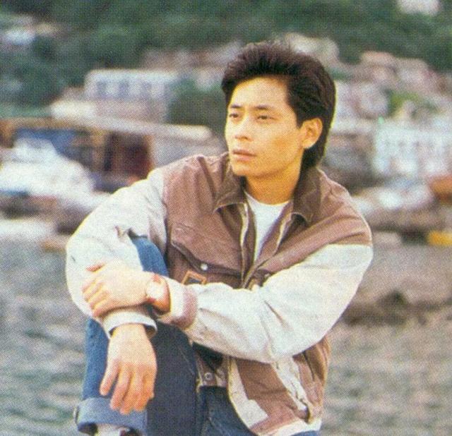 息影5年！60歲台灣天王「罕現身街頭」判若兩人近況曝　歷經2段婚姻「被爆擁新歡富婆」生活超愜意