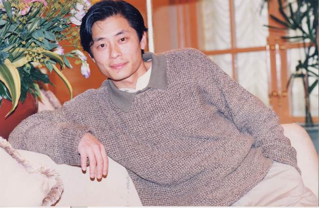 息影5年！60歲台灣天王「罕現身街頭」判若兩人近況曝　歷經2段婚姻「被爆擁新歡富婆」生活超愜意
