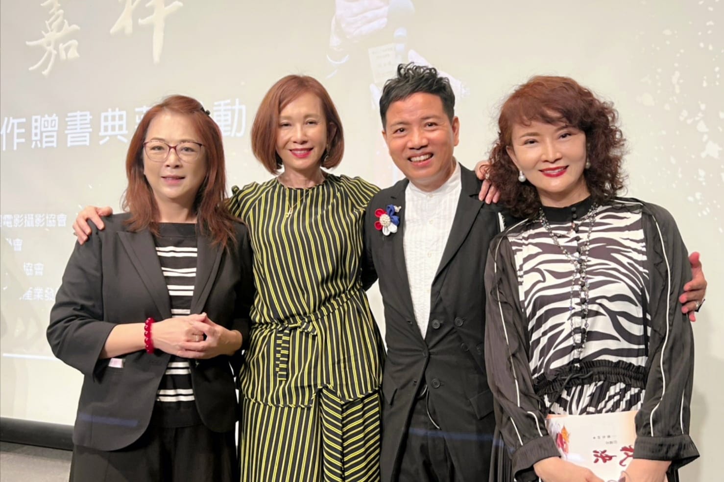 證實罹癌開刀！陳凱倫探望老母「突摸到脖子鼓鼓的」已經4期　心疼女強人妻落淚「她是我的救命恩人」