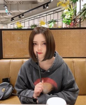 22歲童星爆包養！對話超鹹濕「嬌喊幫乾爹服務」求5萬金援　男友是牛郎「她被拖進廁所痛扁」內幕曝光