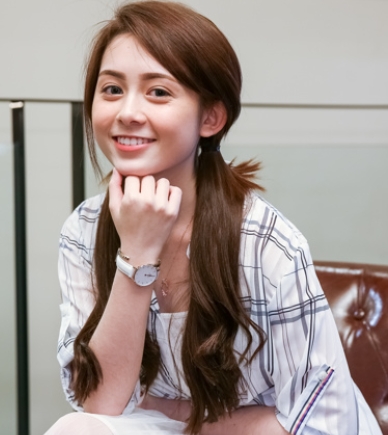 22歲童星爆包養！對話超鹹濕「嬌喊幫乾爹服務」求5萬金援　男友是牛郎「她被拖進廁所痛扁」內幕曝光