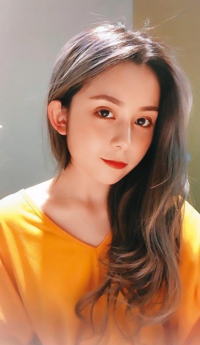 22歲童星爆包養！對話超鹹濕「嬌喊幫乾爹服務」求5萬金援　男友是牛郎「她被拖進廁所痛扁」內幕曝光