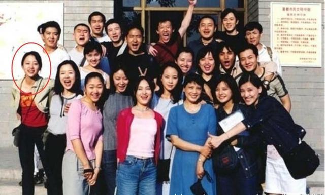 愛上大12歲老師！女星「談師生戀」堅持不登記不生子　「44歲現況曝」被全家寵上天