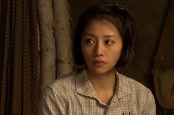 愛上大12歲老師！女星「談師生戀」堅持不登記不生子　「44歲現況曝」被全家寵上天
