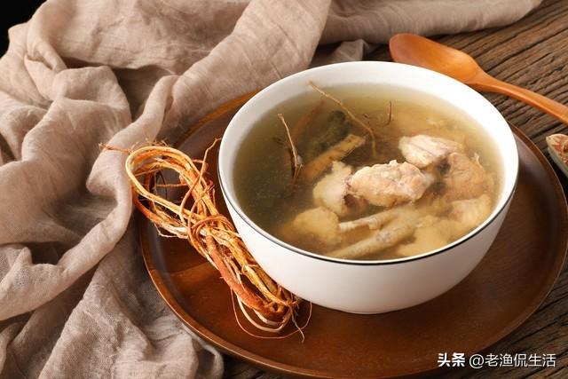 兒媳生孩子，我全力照顧，親家卻在家裡裝8個攝像頭，遠程指揮我